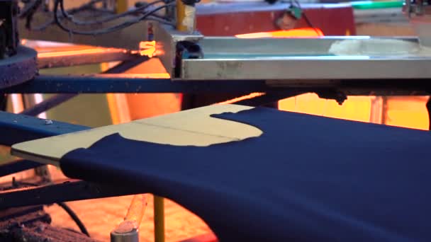 Máquina de serigrafia industrial em ação — Vídeo de Stock