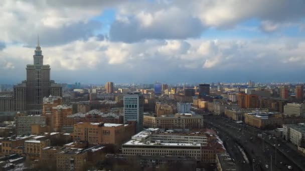 Částečně oblačno zimní čas propadá. Leningradskij prospektu Avenue, Moskva. 4k — Stock video