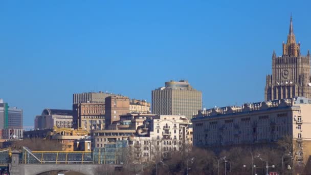 Μόσχα ποταμού ηλιόλουστη, ανοιξιάτικη ημέρα πανοραμικό στιγμιότυπο, Ρωσία βίντεο 4k — Αρχείο Βίντεο