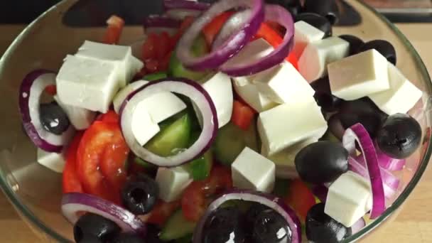 Mescolare insalata greca close up video — Video Stock