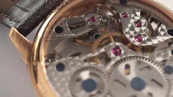 Expensive wrist watch mechanism in action, close up dolly video — Stock Video