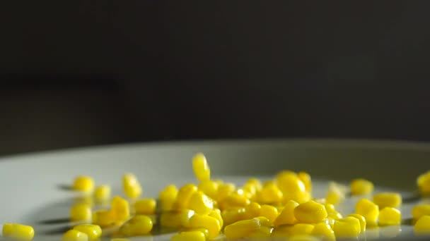 Pouring sweet corn out of the can, slow motion video — Stock Video