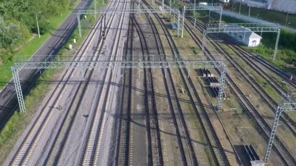 Vários trilhos ferroviários vídeo aéreo — Vídeo de Stock