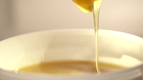 Mixing of golden honey — Stock Video