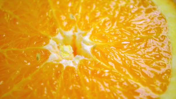 Dolly tiro de naranja mitades, macro video — Vídeo de stock