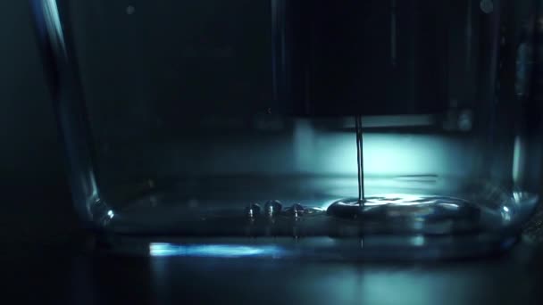 Purification de l'eau low key slow motion video — Video