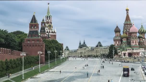 Ampliar hiperlapso de los turistas del Kremlin de Moscú y de la Plaza Roja. Exposición prolongada 4K — Vídeo de stock