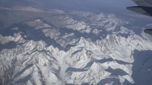 Les montagnes du Caucase par temps ensoleillé, vue aérienne — Video