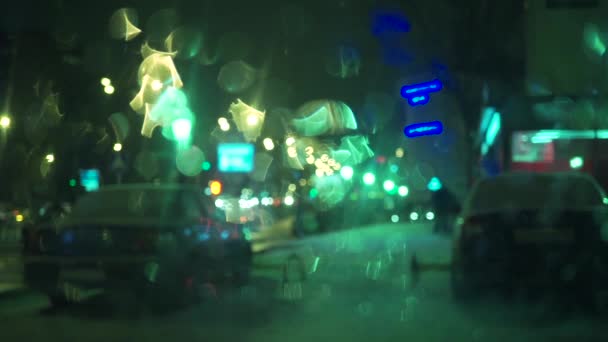 Hujan musim dingin di jalan malam — Stok Video