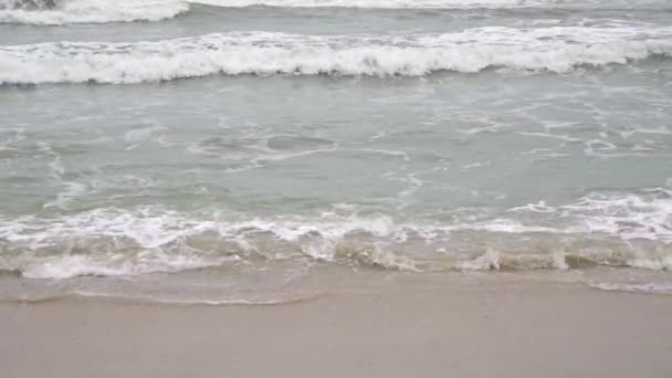 Sea waves in bad weather, slow motion video — Stock Video