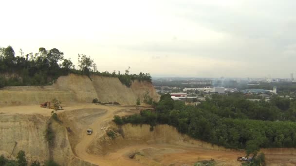 Sand pit and dump truck, vista aérea, Tailandia — Vídeo de stock