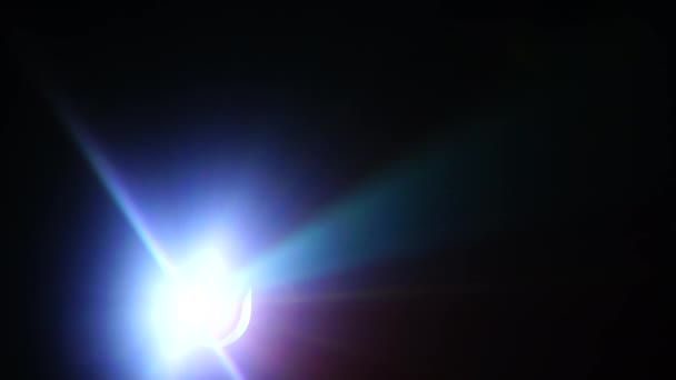 Projektora filmowego w ciemności, dolly strzał — Wideo stockowe