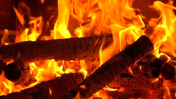 500 fps super slow motion footage of firewood burning in a fireplace — Stock Video