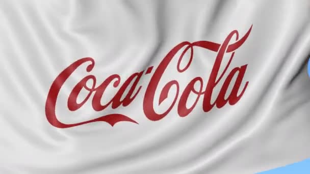 Feche a bandeira ondulando com o logotipo da Coca-Cola, loop sem costura, fundo azul. Animação editorial. 4K ProRes, alfa — Vídeo de Stock