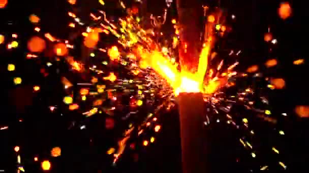 暗い背景にオレンジ色の線香花火。スーパー スロー モーション浅いフォーカス ビデオ、500 fps — ストック動画