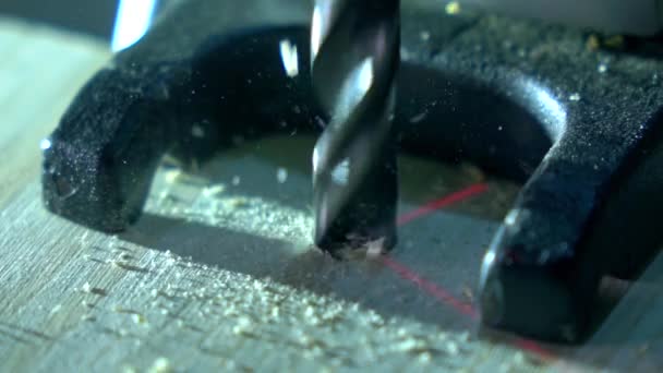 Madeira de perfuração com máquina de perfuração. Super slow motion close up clip, 250 fps — Vídeo de Stock