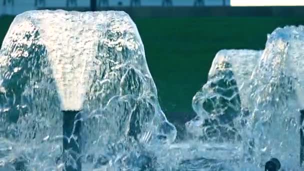 Super Zeitlupenaufnahme eines Springbrunnens, 240 fps — Stockvideo