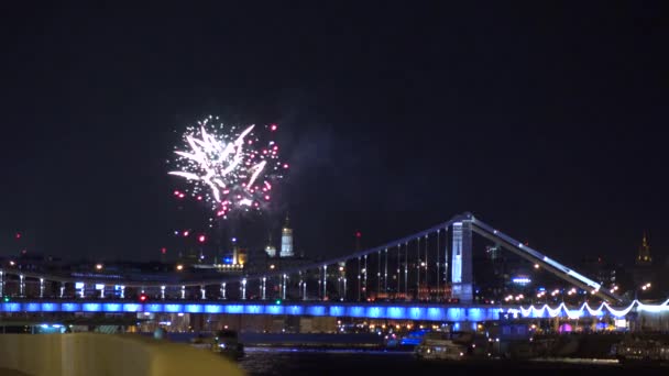 Fireworks above Kremlin and Moscow river. 4K video — Stock Video