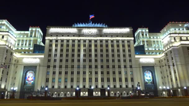 Rosyjskie Ministerstwo obrony w nocy ustanawiającego strzał. wideo 4k — Wideo stockowe