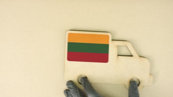 Σημαία της Λιθουανίας στο εικονίδιο του ανακυκλωμένου φορτηγού, εθνική έννοια βιώσιμης εφοδιαστικής — Αρχείο Βίντεο