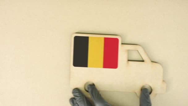 Icono de camión de cartón reciclado con bandera de Bélgica. Concepto nacional de transporte o entrega sostenible — Vídeos de Stock