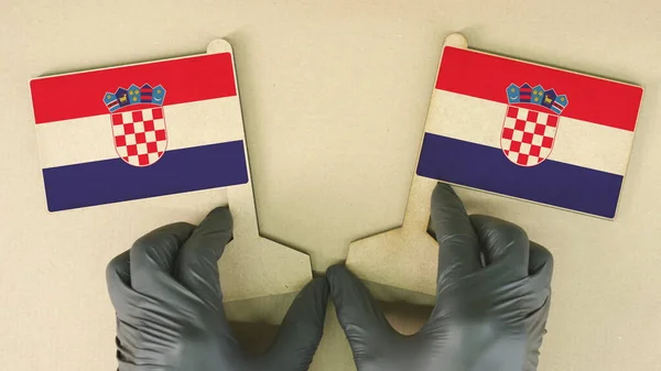 Прапори Хорватії виготовлені з переробленого паперу на картоні. — стокове фото