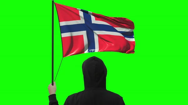 Flaga Norwegii i nieznany człowiek, odizolowany na zielonym tle — Zdjęcie stockowe