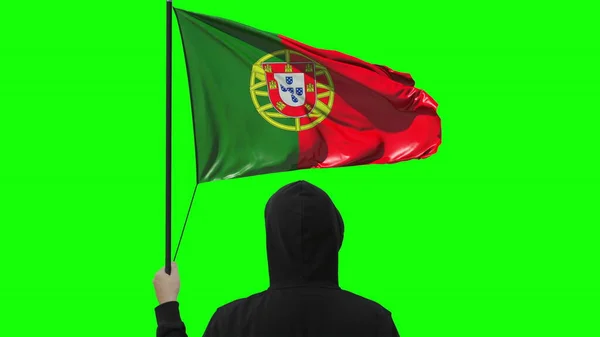 Bandera de Portugal y hombre desconocido, aislado sobre fondo verde — Foto de Stock