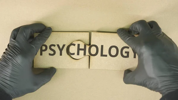 PSYCHOLOGY text on cardboard jigsaw puzzle pieces — Stock Photo, Image