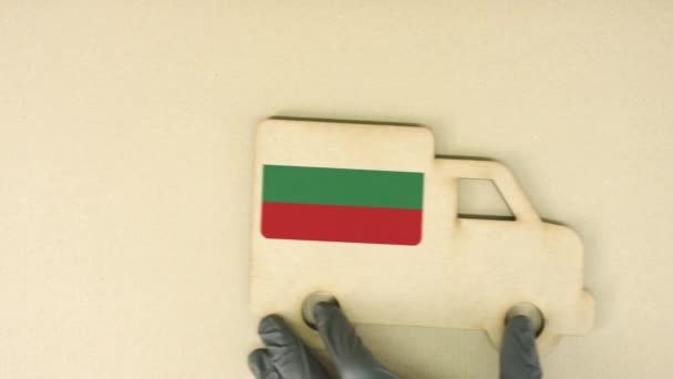 Icono de camión de cartón reciclado con bandera de Bulgaria. Concepto nacional de transporte o entrega sostenible — Vídeos de Stock