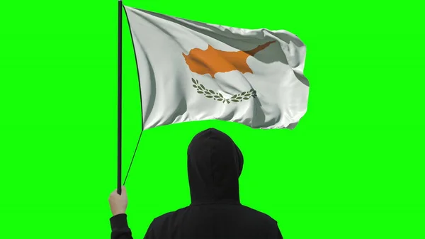 Flagge Zyperns und unbekannter Mann, isoliert auf grünem Hintergrund — Stockfoto