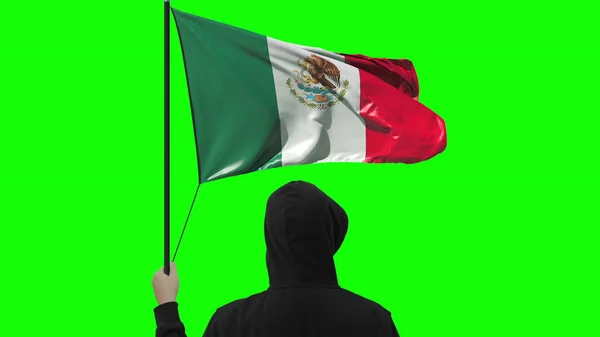 Σημαία του Μεξικού και άγνωστος άνδρας, απομονωμένος σε πράσινο φόντο — Φωτογραφία Αρχείου