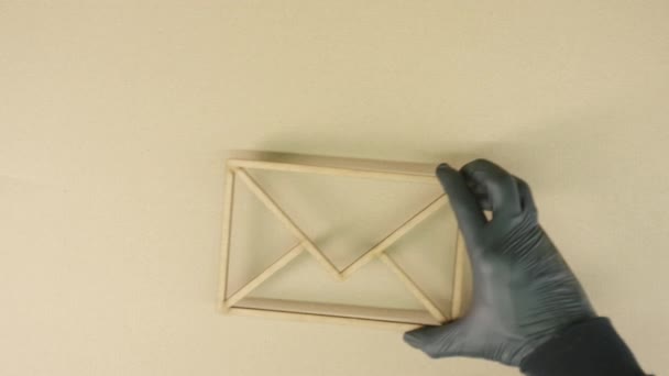 Última vontade e testamento e o ícone do envelope no fundo de papelão — Vídeo de Stock
