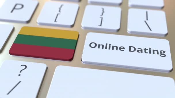 Online Namoro texto e bandeira da Lituânia no teclado. Animação 3D conceitual — Vídeo de Stock