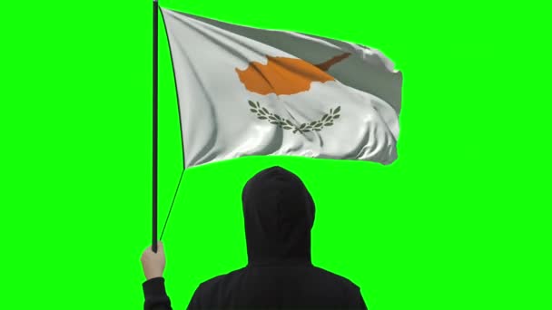 Flagge von Zypern und ein unbekannter Mann, alpha matt — Stockvideo