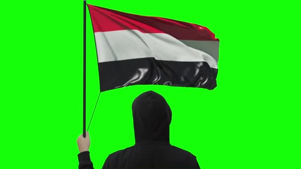 Vlnící se vlajka Jemenu a neznámého muže v černé, alfa matné — Stock video