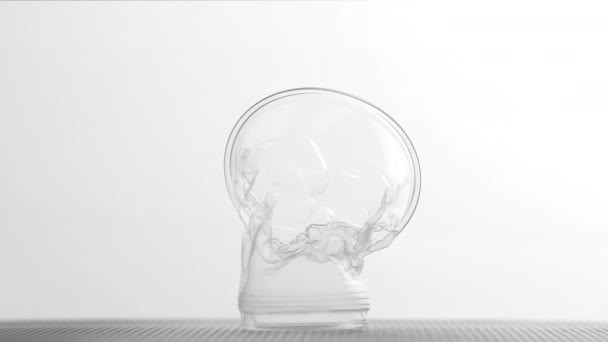 白色背景的折叠塑料杯 — 图库视频影像