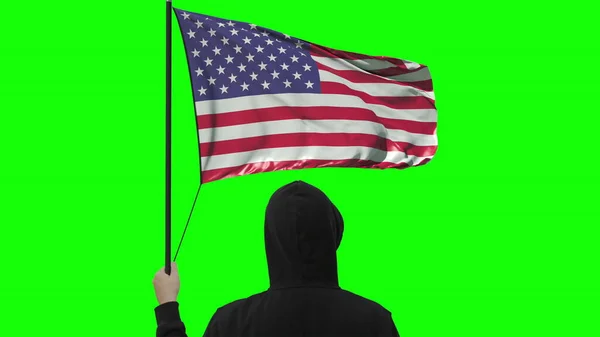 Bandeira dos Estados Unidos e homem desconhecido, isolado sobre fundo verde — Fotografia de Stock