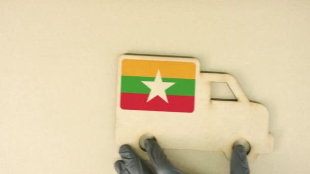 Icono de camión de cartón reciclado con bandera de Myanmar. Concepto nacional de transporte o entrega sostenible — Vídeos de Stock