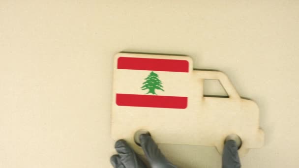 Bandera del Líbano en el icono del camión de cartón reciclado, concepto nacional de logística sostenible — Vídeos de Stock