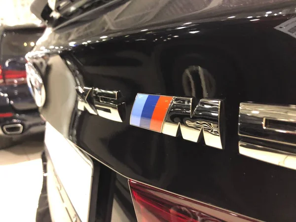 MOSCOU, RUSSIE - 10 NOVEMBRE 2020. Emblème BMW Motorsport à l'arrière de la voiture, gros plan — Photo