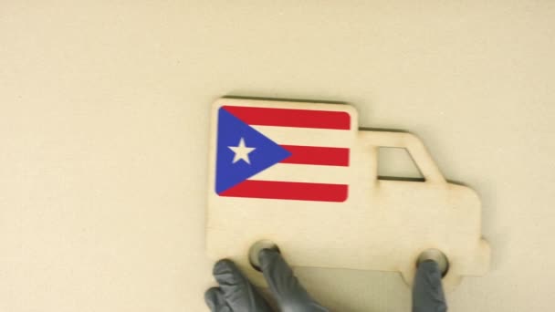 Icona del camion in cartone riciclato con bandiera di Porto Rico. Concetto nazionale di trasporto o consegna sostenibile — Video Stock