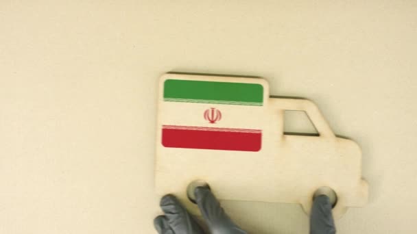 Vlag van Iran op het icoon van gerecycleerde kartonnen vrachtwagen, nationaal concept voor duurzame logistiek — Stockvideo