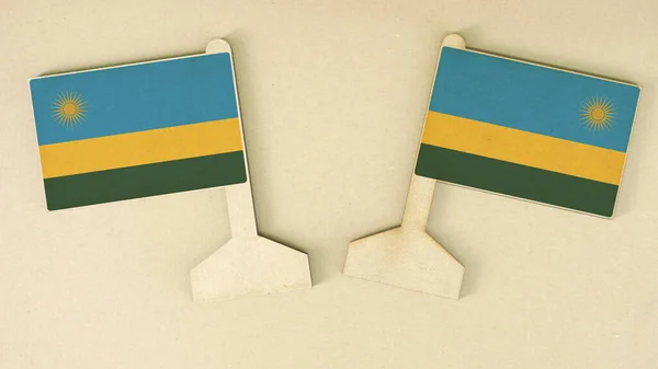 Прапори Руанди виготовлені з переробленого паперу на картоні, плоске макетування. — стокове фото