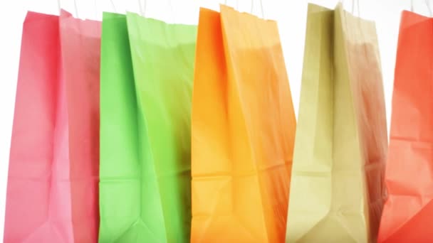Colore carta shopping bags dolly shot, concetti di differenza o scelta — Video Stock