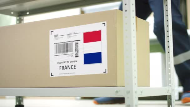 Caja con producto de Francia en un almacén — Vídeos de Stock