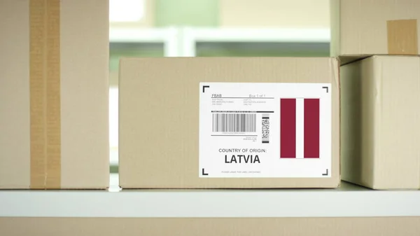 Pudełko z Łotwy na półce — Zdjęcie stockowe