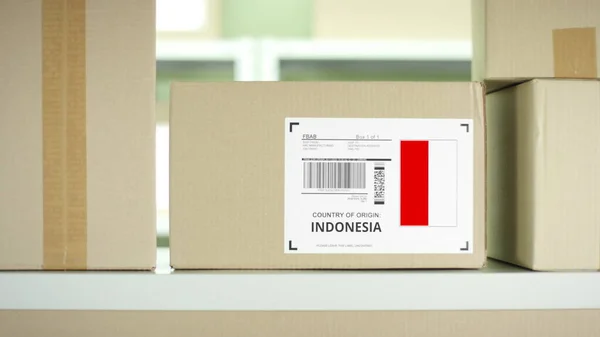 Uma caixa da Indonésia na prateleira — Fotografia de Stock