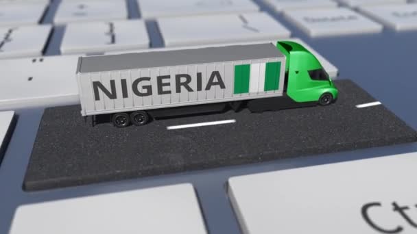 Bandera de Nigeria en movimiento camión y teclado de la computadora. Envío internacional relacionado looping 3d animación — Vídeo de stock