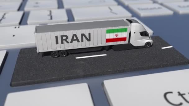 Truk dengan bendera Iran bergerak pada tombol keyboard. Ekspor atau impor animasi 3d yang berhubungan dengan loop — Stok Video